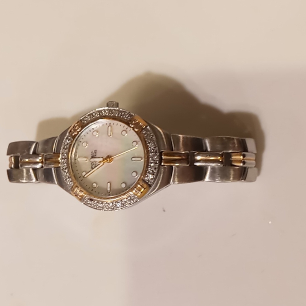 Fossil women's watch with still access that look like sparkly diamonds.
